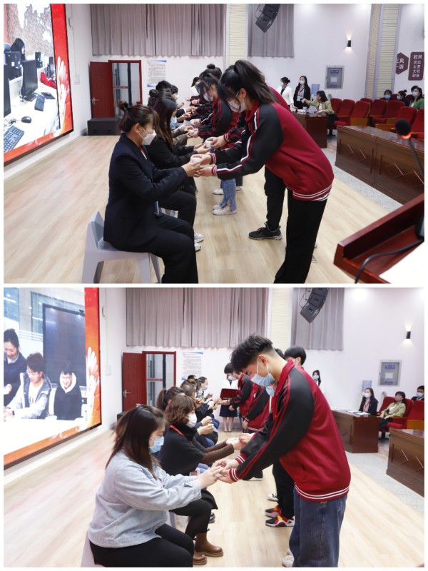 參賽選手為輔導教師敬茶.jpg