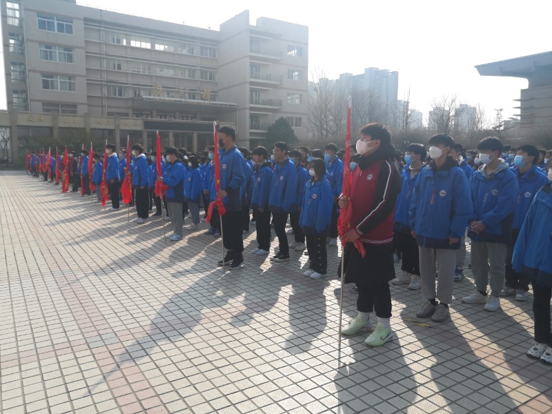 全體師生參加表彰會.jpg