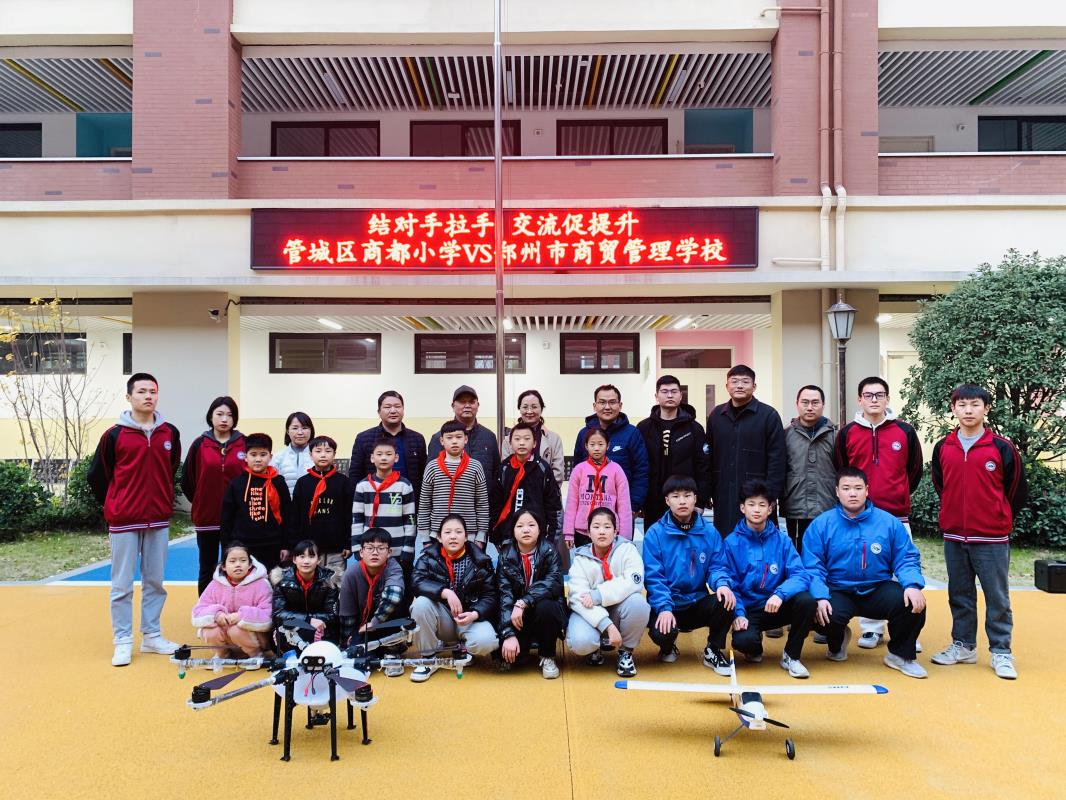到管城區(qū)商都小學(xué)少年宮進(jìn)行結(jié)對(duì)幫扶送課活動(dòng).jpg