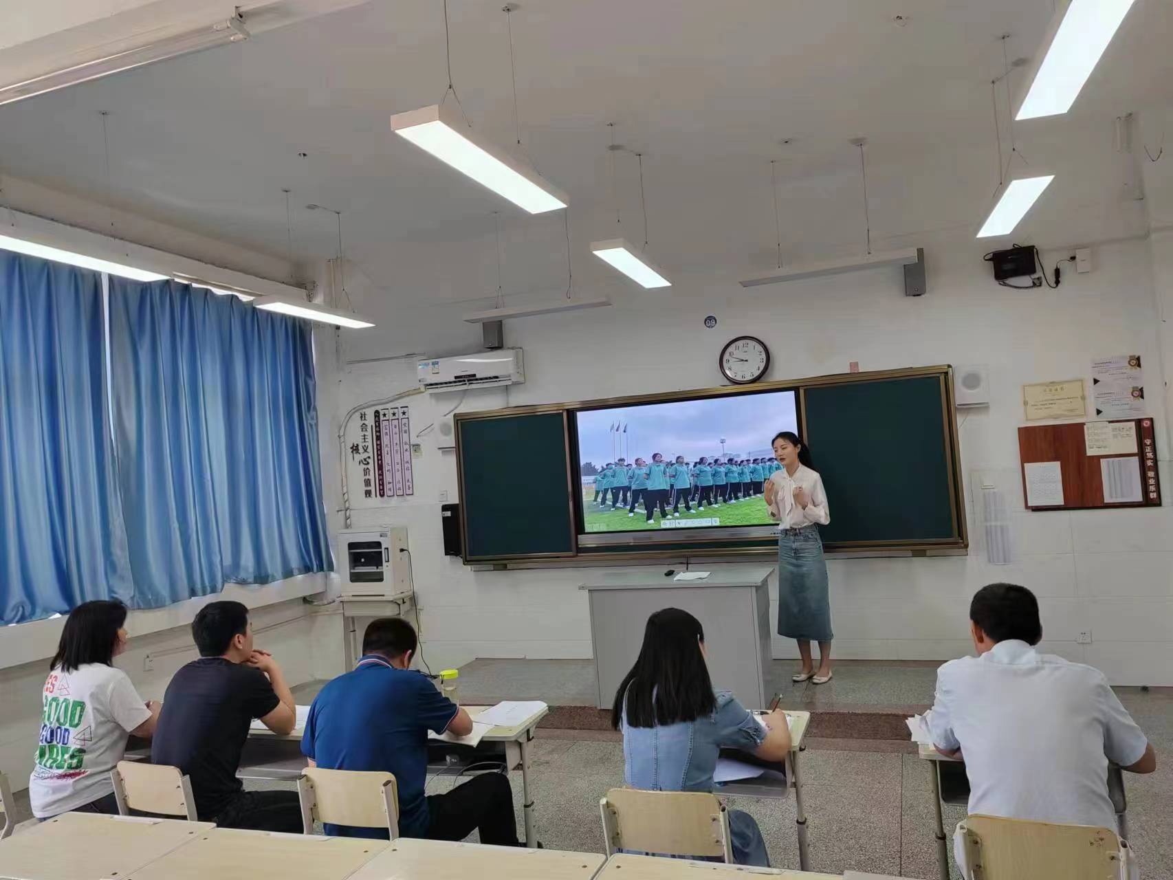 朱丹亞老師講述《我的班級(jí)故事》.jpg