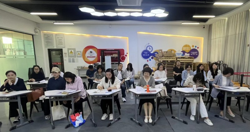 1746665456313730.jpg 多位老師參與觀摩.jpg