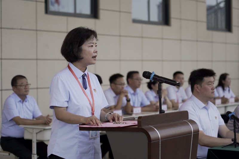 1759025356478862.jpg 學(xué)校黨委書記馬越雁講話.JPG