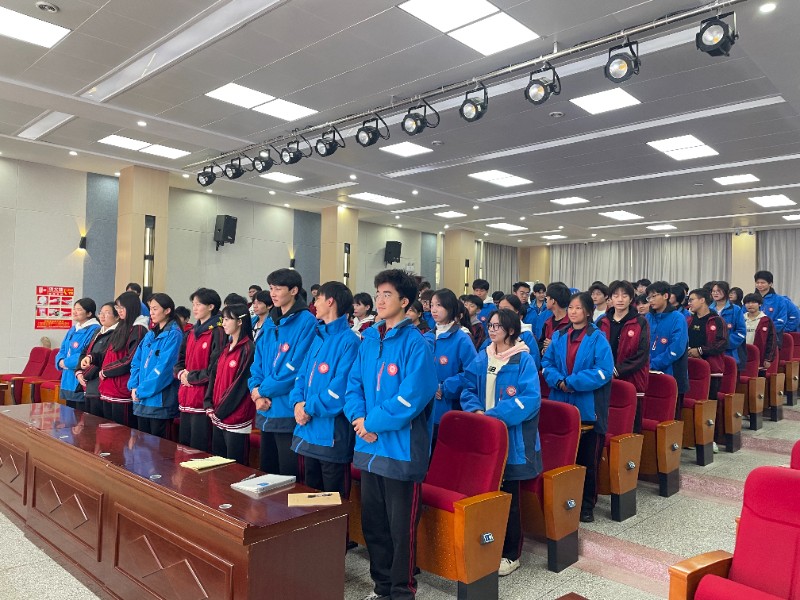 1761814366923917.jpg 學生職業(yè)禮儀實操體驗.jpg